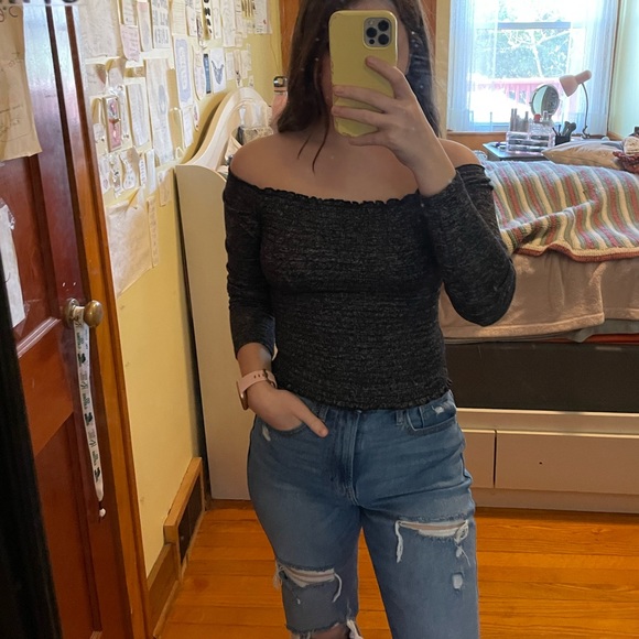 Hollister Off The Shoulder Top - Picture 2 of 3